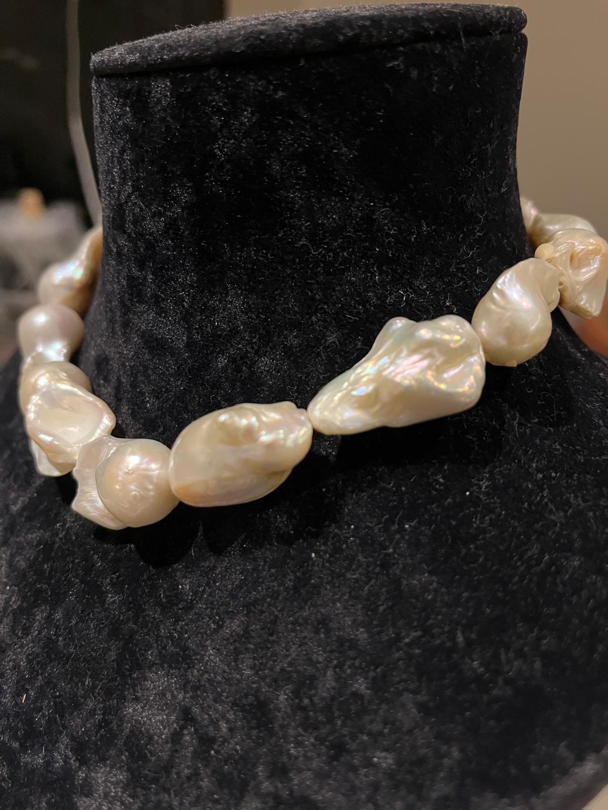 ST15 White Barok İnci Kolye