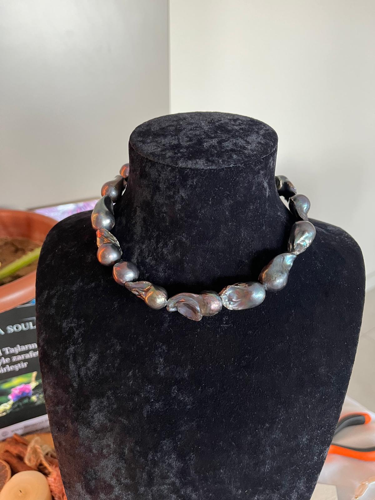 ST13 Black Barok Kolye