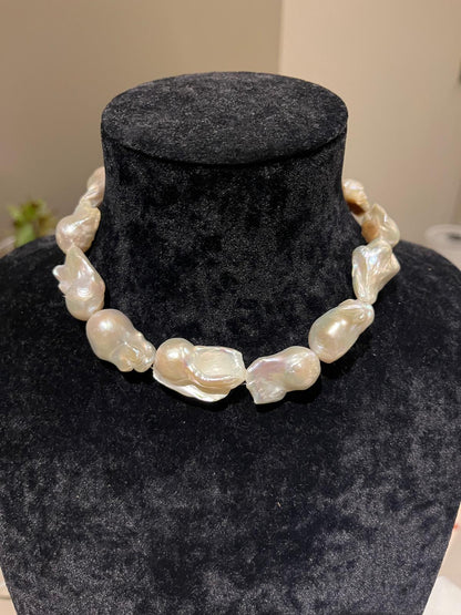 ST15 White Barok İnci Kolye