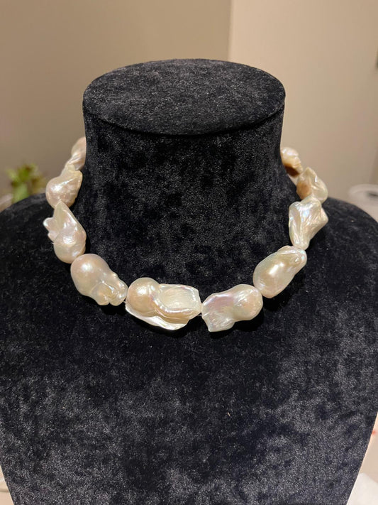 ST15 White Barok İnci Kolye